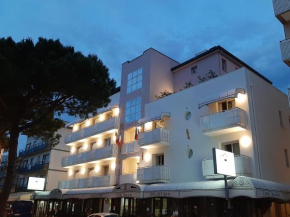 Отель Hotel Venezia  Каорле
